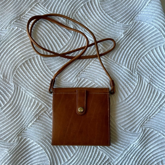 G.H.BASS & CO. Leather Crossbody Bag - Picture 2 of 4